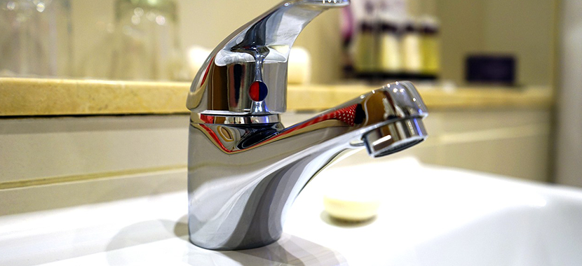 passo a passo para desentupir a pia