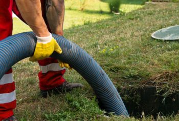 Desentupidora e limpeza de fossas e poços