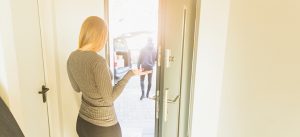 Dicas de segurança ao receber prestadores de serviços