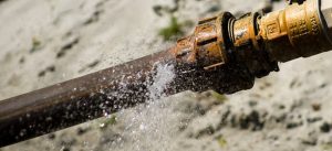 Cano quebrado e entupido
