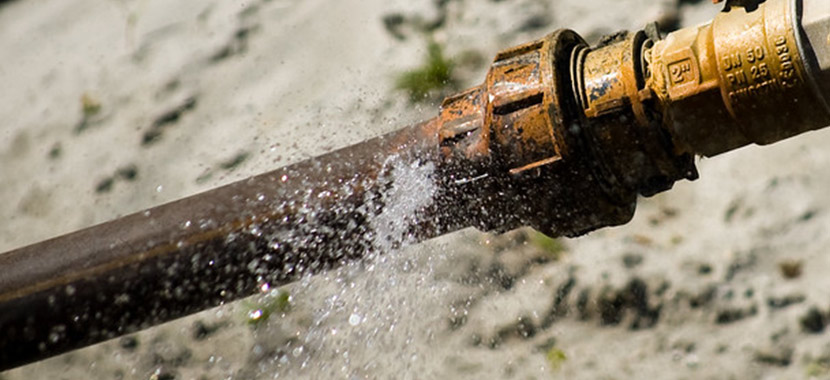 Cano quebrado e entupido