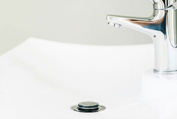 Desentupir pia com bicarbonato