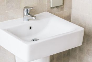 Alternativas para desentupir canos, ralos e pias