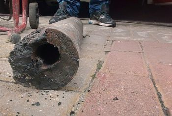 Tubulações de ferro antigas causam entupimentos e outros prejuízos