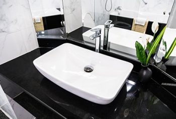 Banheiro com cheiro de esgoto