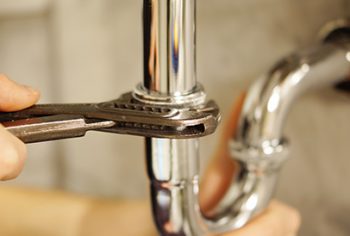 O que é bom para desentupir a pia?