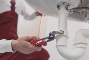 Como desentupir cano entupido com areia
