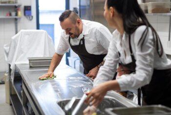 A importância da limpeza regular de caixas de gordura em restaurantes de São Paulo
